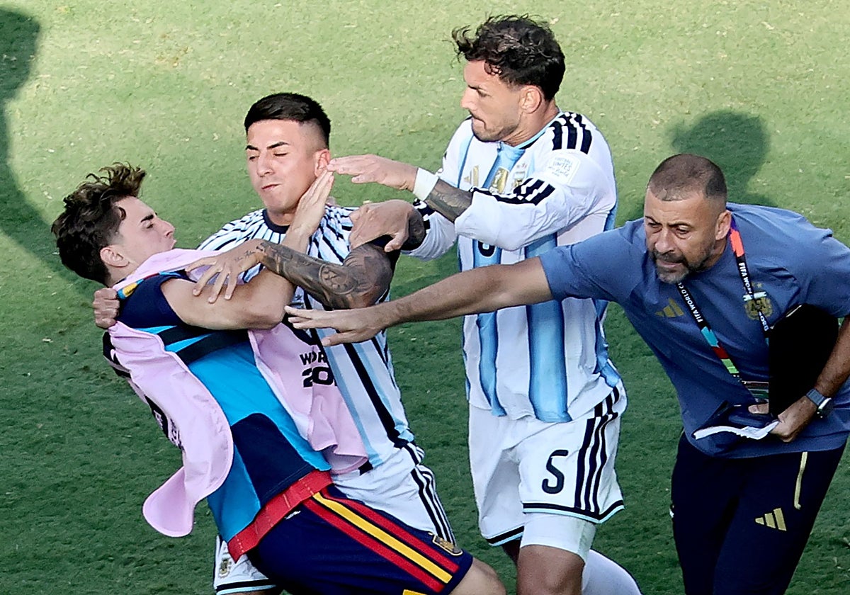 Tremenda pelea entre Gavi y Paredes tras el pitido final