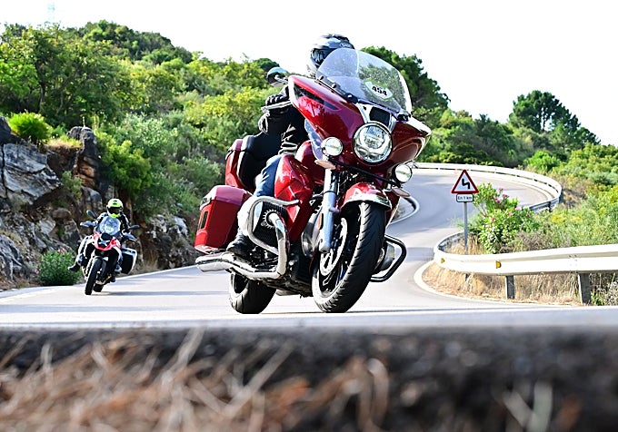 Rodando con la R18 Transcontinental en el BMW PuntApunta 2026