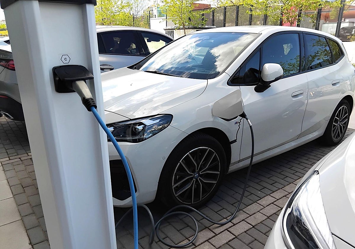 Recargar un coche eléctrico en diez minutos: el desafío térmico que define el futuro de la movilidad | Diario Sur