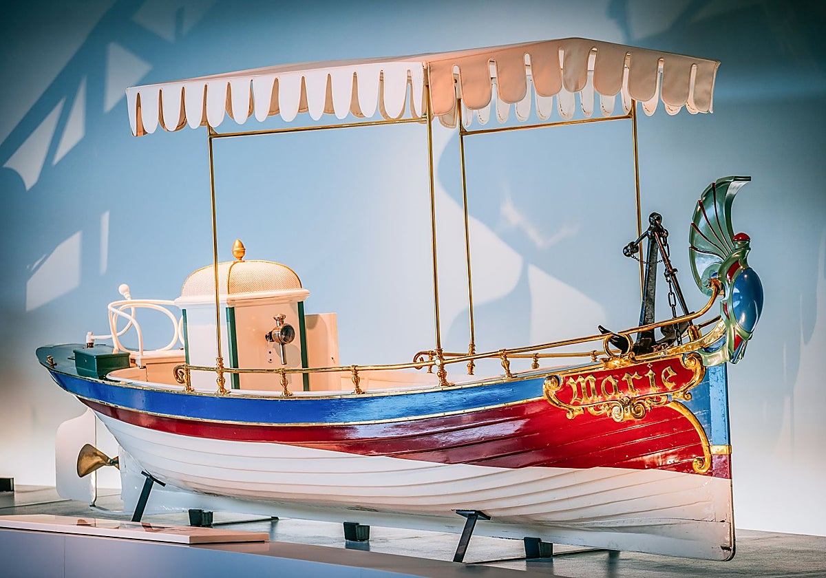Una lancha motora en el Museo Mercedes Benz | Ideal