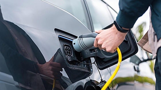 Medio año después de su anuncio se aprueba el Plan Auto+ de ayudas a la compra de coche eléctrico