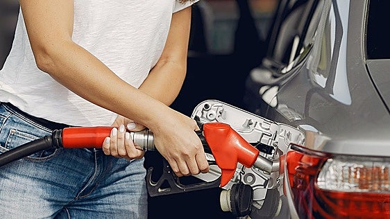 La subida de los carburantes encarece la «vuelta al cole»: claves para reducir el consumo
