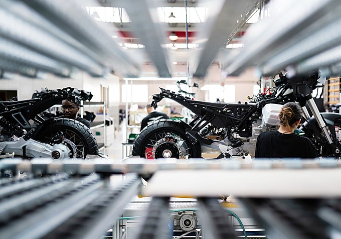 Moto Guzzi renueva su histórica fábrica de Mandello