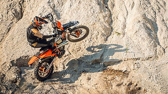 KTM 300 EXC Hardenduro 2027: La más extrema de la gama enduro