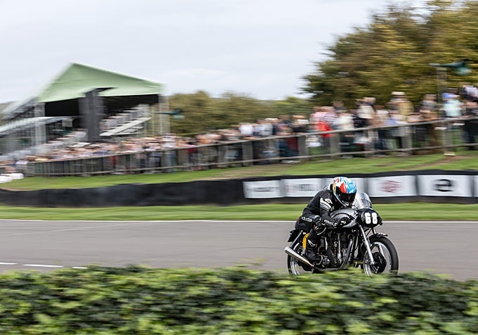 Norton regresó al Goodwood Revival con una Manx 30M «Long Stroke»