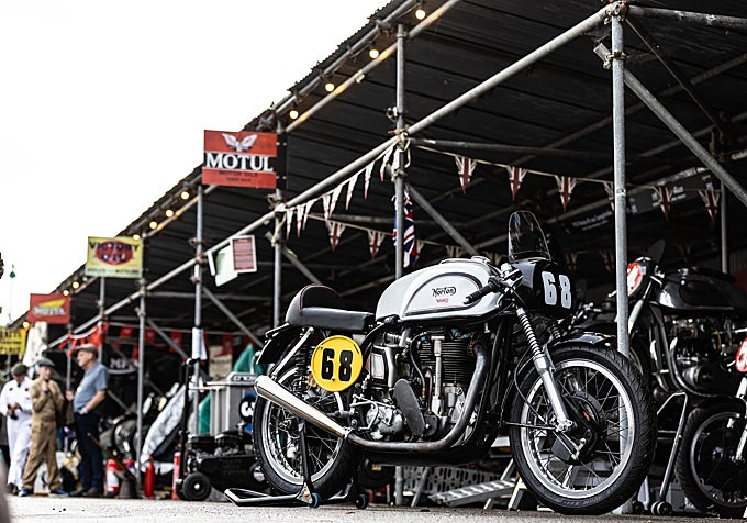 Norton regresó al Goodwood Revival con una Manx 30M «Long Stroke»