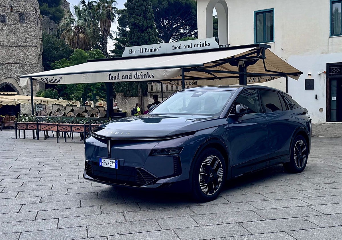 Probamos a fondo el nuevo modelo de Lancia en las exigentes carreteras de la costa amalfitana