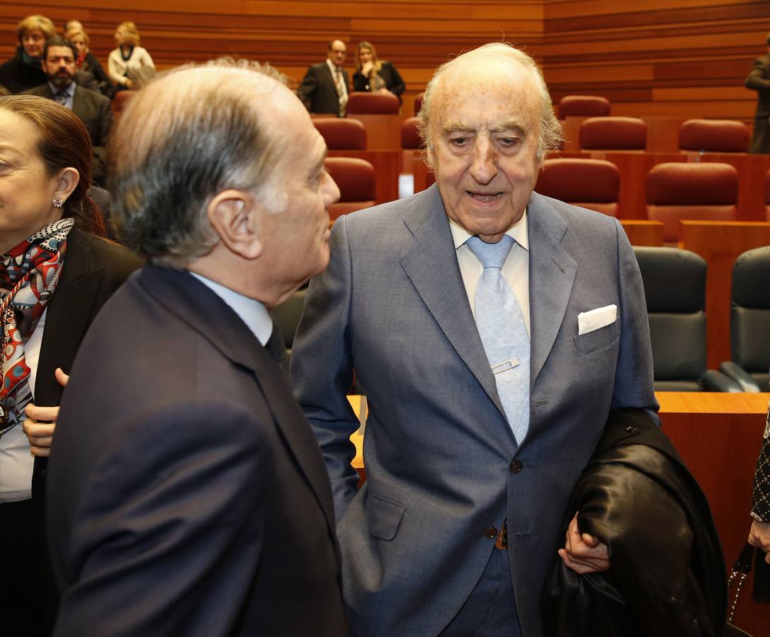 25.02.15 El consejero de Economia, Tomás Villanueva, y el empresario soriano Emiliano Revilla en el 32 aniversario del Estatuto de Autonomía de Castilla y León.