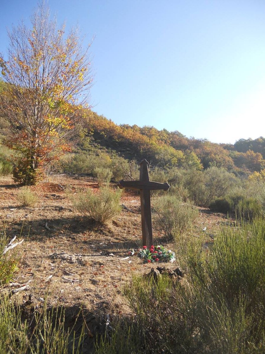 La ruta parte de la localidad de Santa María de Redondo, siguiendo el curso del río Pisuerga, hasta llegar a la magestuosa cueva de Fuente Cobre