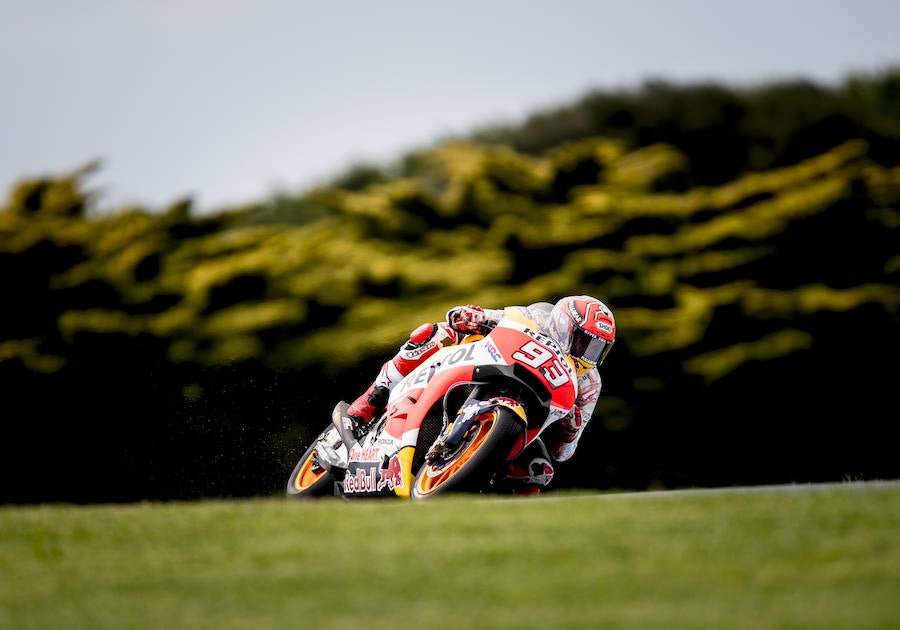 El piloto español Marc Márquez consiguió una nueva pole y saldrá desde la primera posición en el circuito de Albert Park.