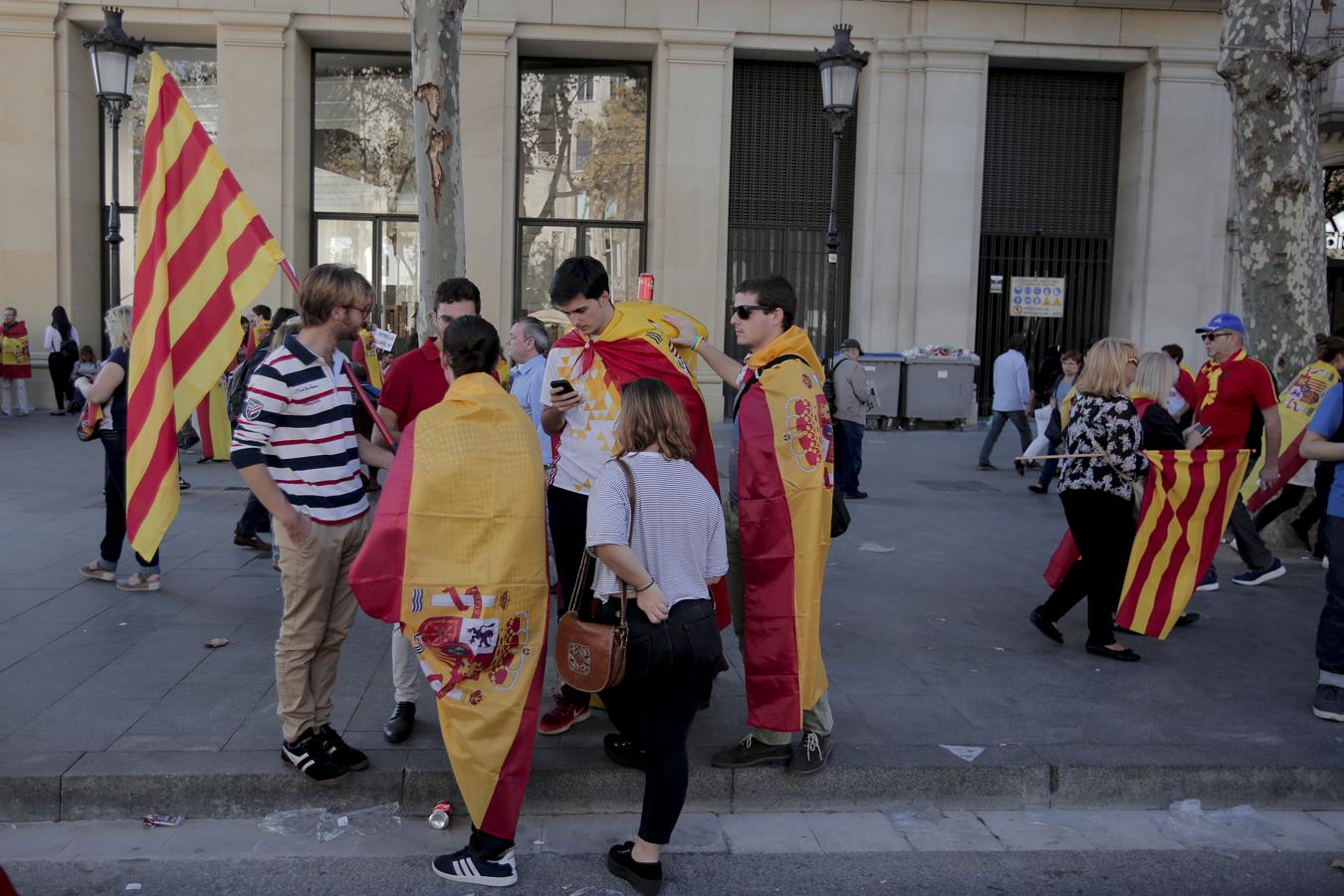 La marcha convocada por Societat Civil Catalana bajo el lema 'Tots som Catalunya. Per la convivència, seny!