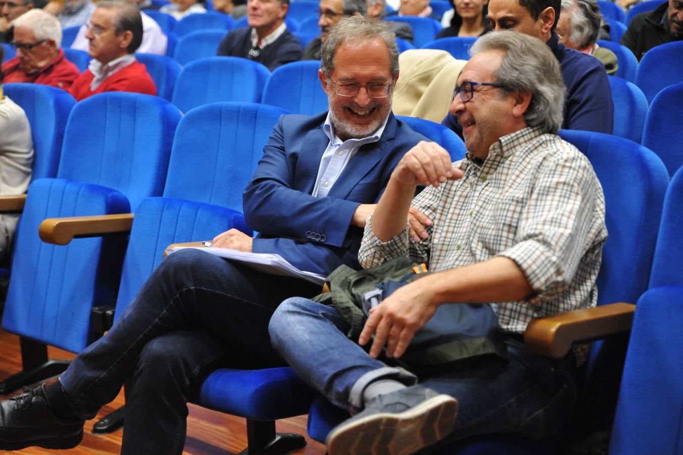 ‘El vigor de una cultura amordazada’ es el título de la primera mesa que, moderada por el periodista Carlos Blanco, ha contado con la participación de Carlos Aganzo Gustavo Martín Garzo, Miguel Ángel Pérez ‘Maguil’ y Enrique Gavilán 