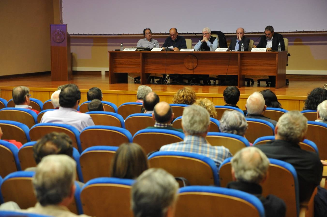 ‘El vigor de una cultura amordazada’ es el título de la primera mesa que, moderada por el periodista Carlos Blanco, ha contado con la participación de Carlos Aganzo Gustavo Martín Garzo, Miguel Ángel Pérez ‘Maguil’ y Enrique Gavilán 