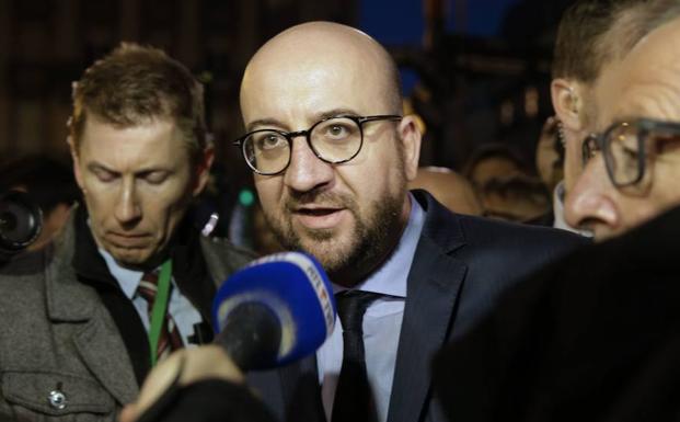 El primer ministro belga Charles Michel atiende a la prensa. 