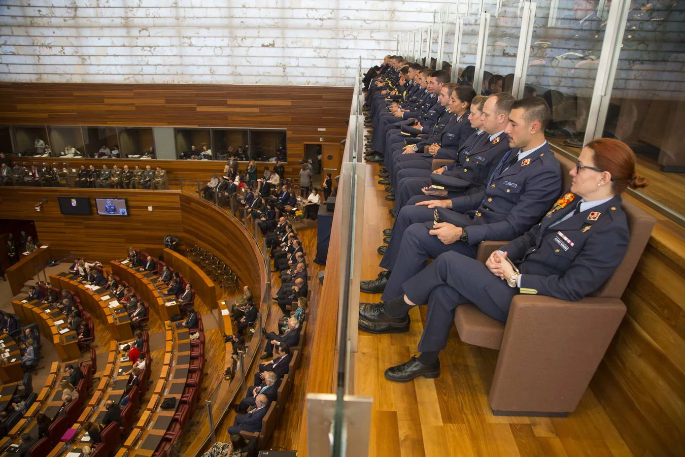 La ministra de Defensa, Dolores de Cospedal, ha aprovechado el acto para defender a ultranza la aplicación de la ley, la Constitución y el Estado de Derecho