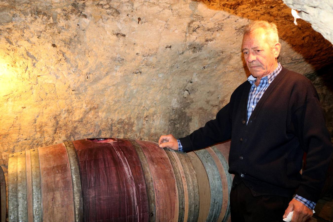 En plena preparación de los caldos, algunos vecinos han abierto las puertas de sus bodegas para que los visitantes puedan conocer esta arquitectura hipogea, tan característica en el Cerrato