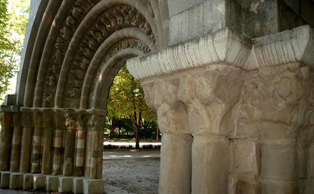 El Arco románico de Cerezo de Río Tirón se encuentra en el Parque de La Isla