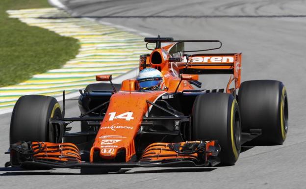 Fernando Alonso, durante la carrera en Interlagos. 