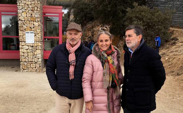 Kubrat de Bulgaria y Carla Royo-Villanova estuvieron con el director genera de la Fundación Atapuerca, Javier Gutiérrez
