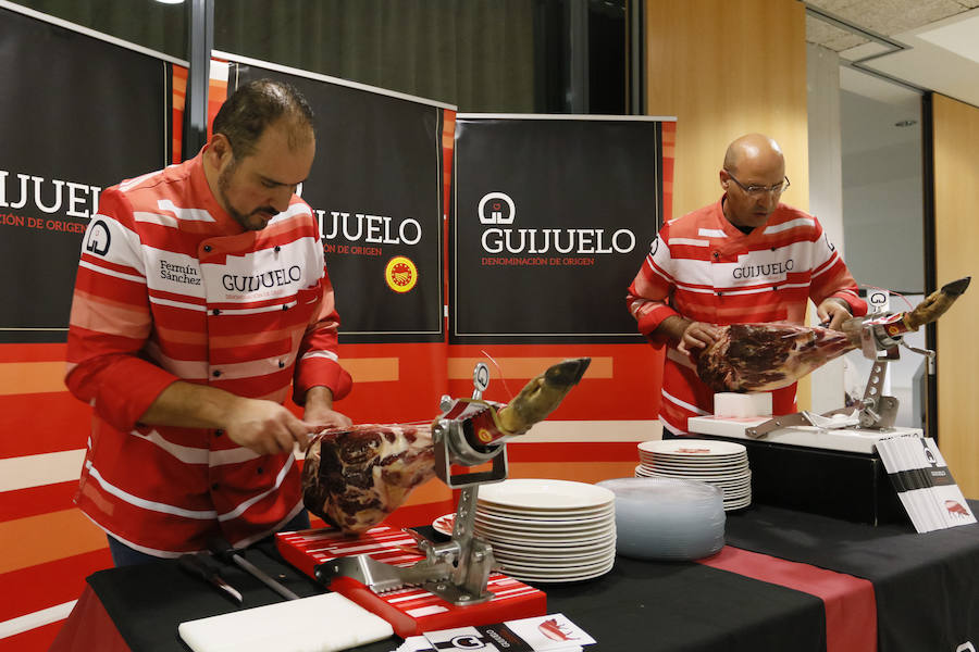 La consejera de Cultura de la Junta, Josefa García Cirac, inaugura el encuentro en Salamanca que cuenta con la presencia de 13 estrellas Michelin 