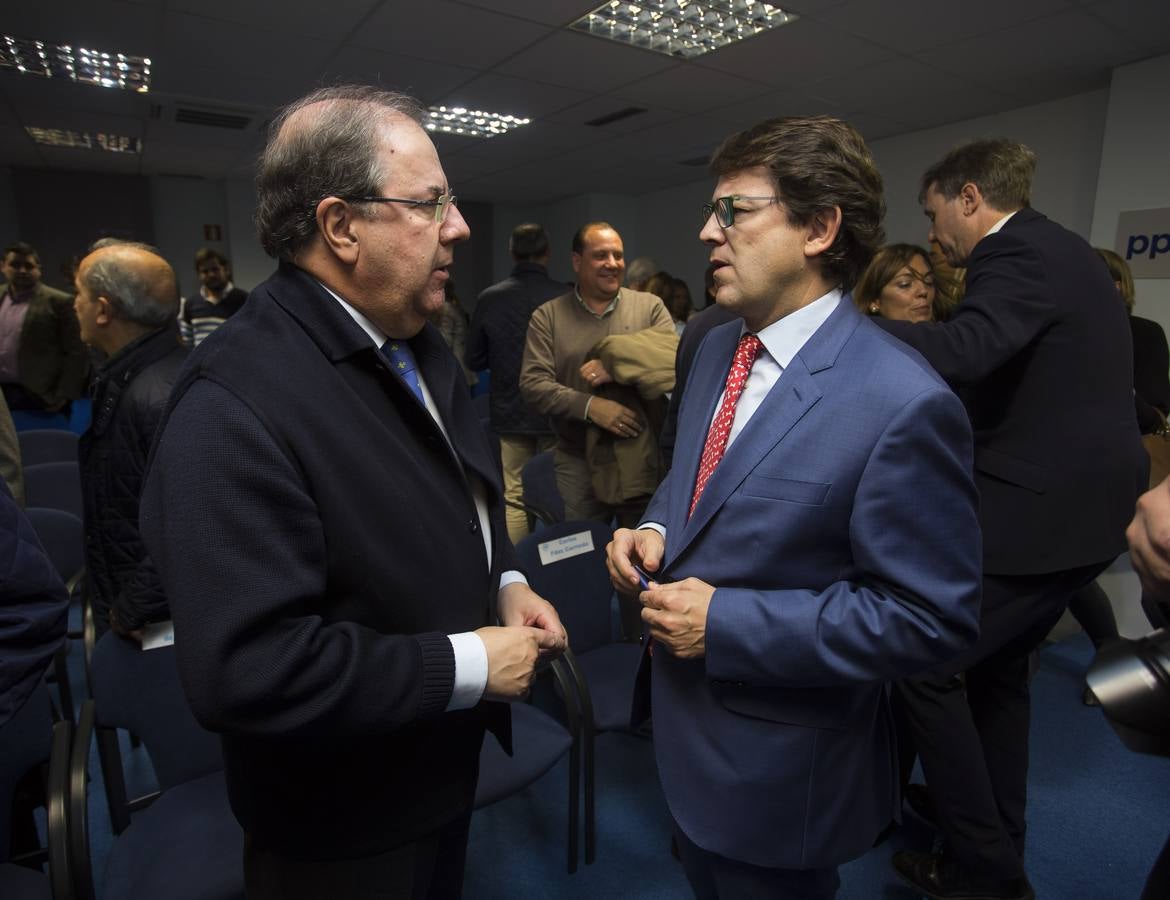En el encuentro mantenido en la sede autonómica del PP con los líderes de la formación en las nueve provincias y los cargos electos, entre los que se contaba el presidente de la Junta, Juan Vicente Herrera, con buena parte de su equipo, Mañueco ha refrendado el respaldo de los 'populares' castellanos y leoneses al PP de Cataluña