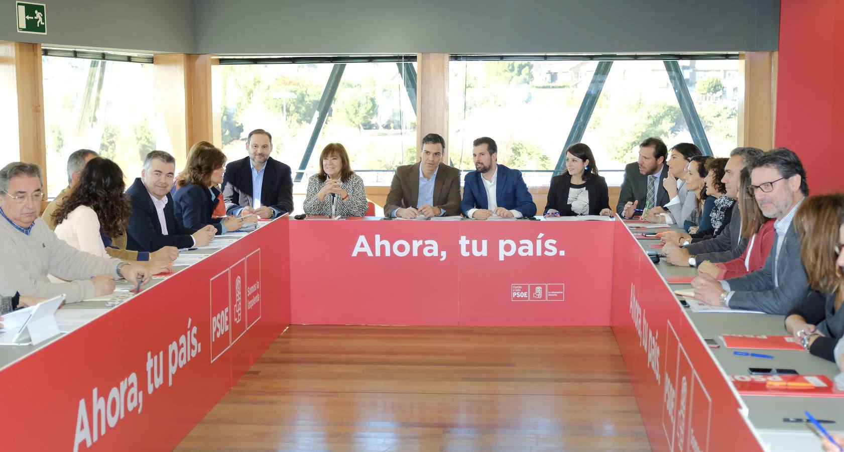 El secretario general del PSOE, Pedro Sánchez, ha avanzado que su partido irá «de la mano» con el PSC a la hora de tejer pactos de Gobierno tras las elecciones catalanas del 21 de diciembre