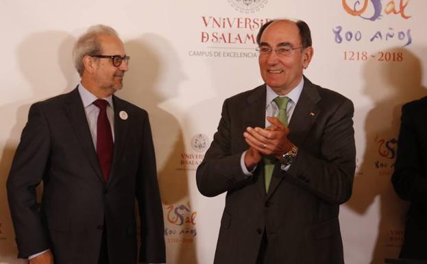 Ignacio Sánchez Galán, a la derecha, en un acto en Salamanca. 