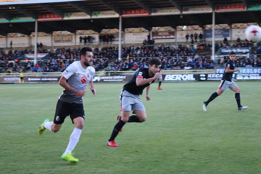 El Burgos consiguió asegurar un punto tras empatar en la recta final un partido que se puso cuesta arriba con el gol inicial del Bilbao Athletic