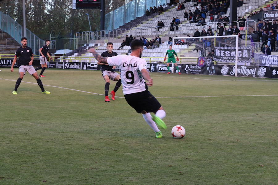 El Burgos consiguió asegurar un punto tras empatar en la recta final un partido que se puso cuesta arriba con el gol inicial del Bilbao Athletic