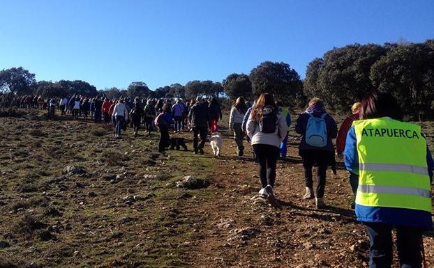 La Marcha a pie a los yacimientos se ha convertido en una tradición