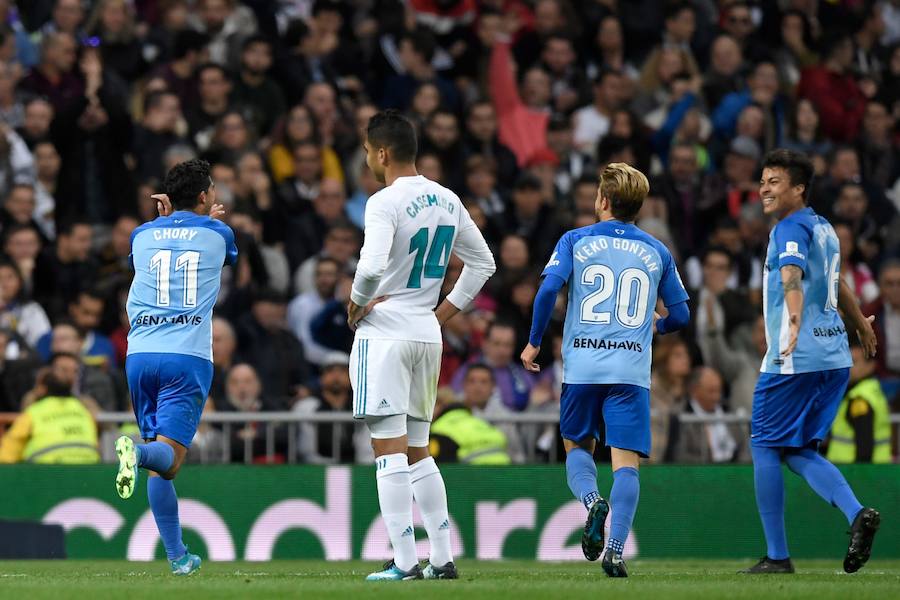 El Real Madrid venció al Málaga 3-2 en el Santiago Bernabéu. Un partido loco donde Benzema abrió la lata y Casemiro volvió a poner ventaja tras el empate de Rolan. El 'Chory' Castro volvió a poner las tablas tras un error de Kiko Casilla y Cristiano, que vio como Roberto paraba su penalti, anotaba a placer en el rechace para dar la victoria a los blancos. 