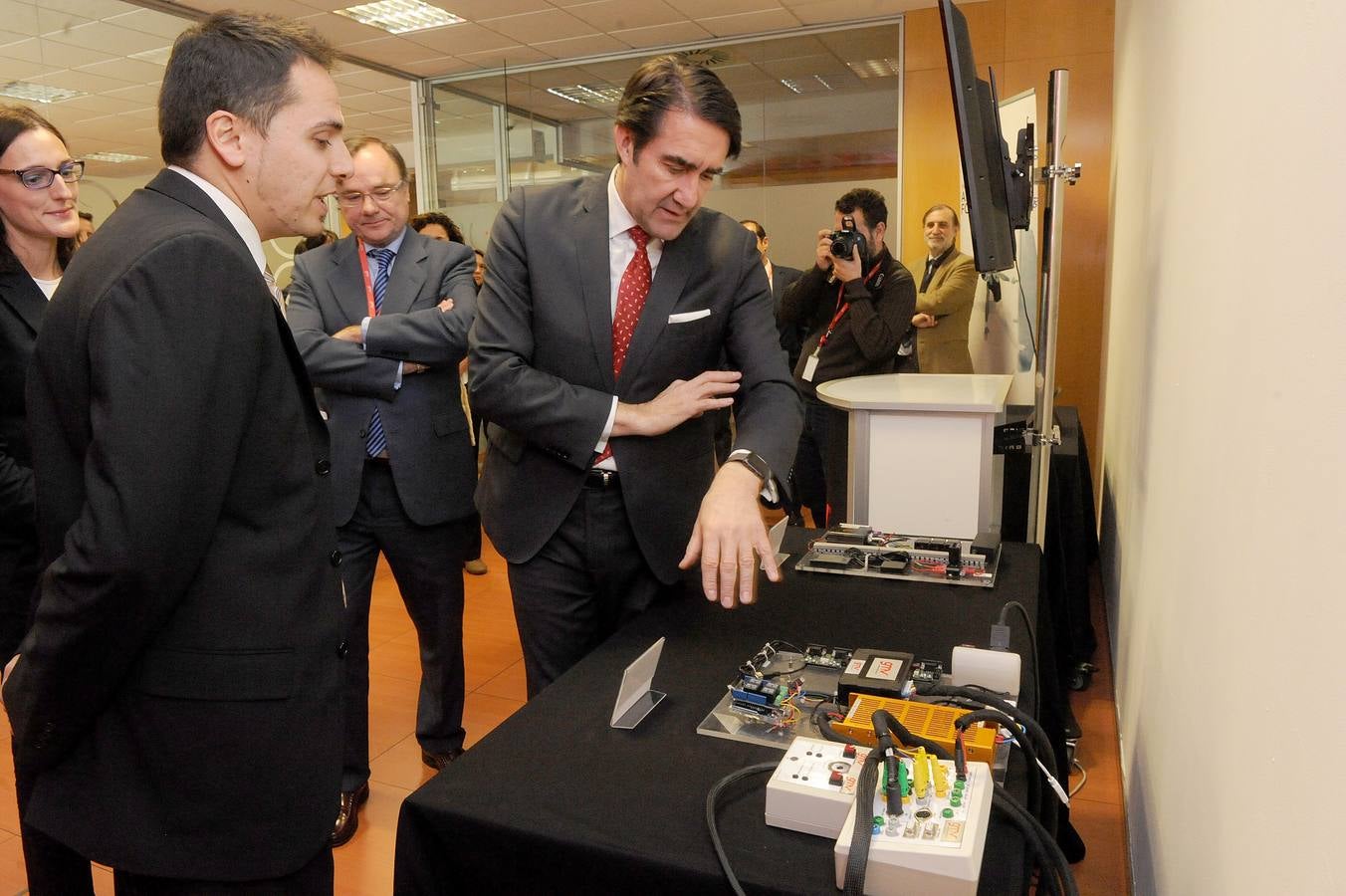 La inauguración ha contado con la visita del consejero de Fomento y Medio Ambiente de la Junta de Castilla y León, Juan Carlos Suárez-Quiñones