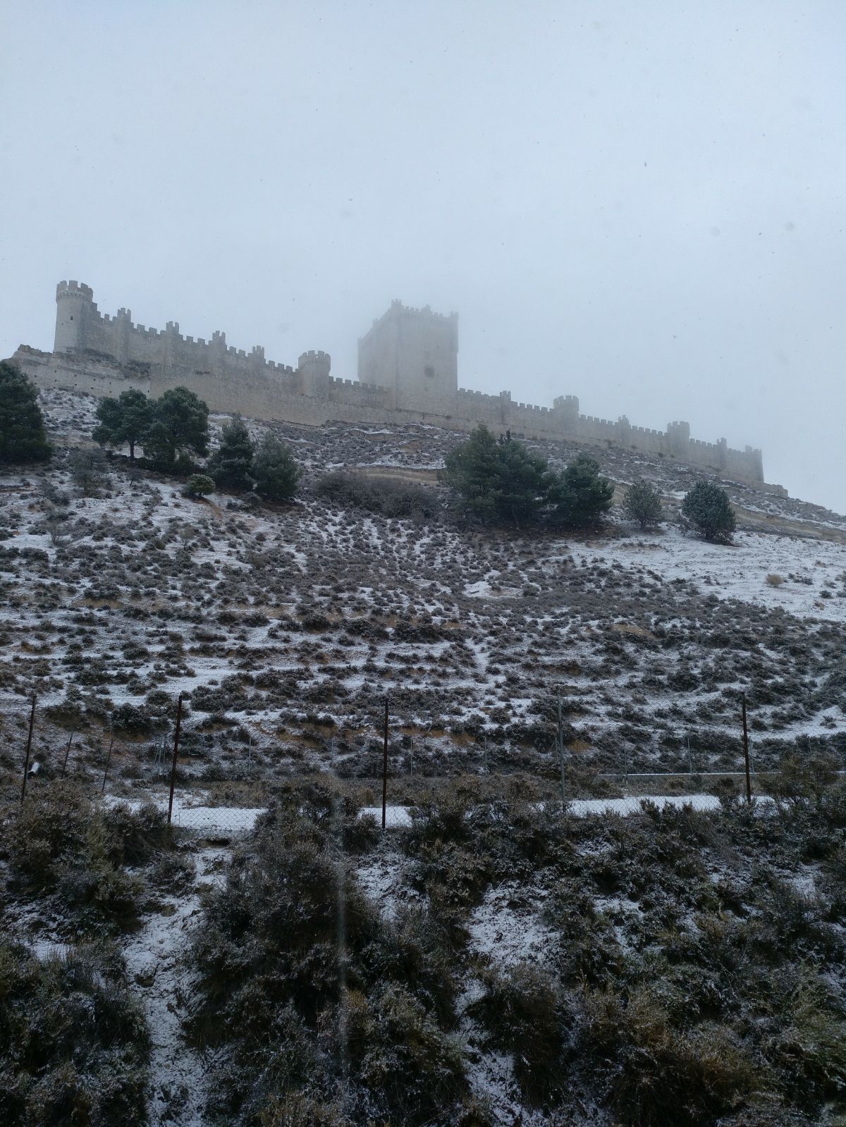 Nieve en la localidad vallisoletana de Peñafiel.