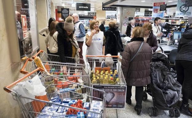 Recogida de alimentos en El Corte Inglés de Constitución. 