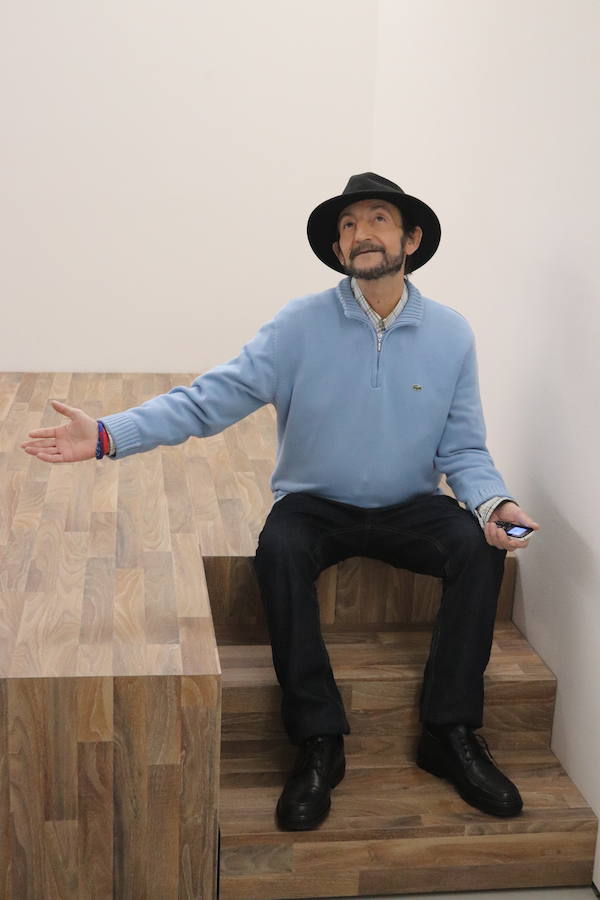 Seis alumnas de Educación Social de la UBU han organizado un desfile de ropa en el que los protagonistas han sido nueve personas sin hogar. Se trata de una metáfora, ya que para ellos las prendas de vestir es su refugio.