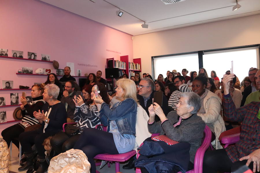 Seis alumnas de Educación Social de la UBU han organizado un desfile de ropa en el que los protagonistas han sido nueve personas sin hogar. Se trata de una metáfora, ya que para ellos las prendas de vestir es su refugio.
