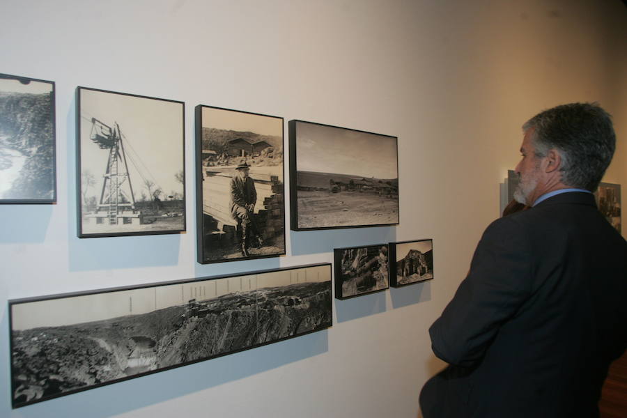 En la inauguración de la exposición de fotografías de la Fundación Iberdrola "Luces del Duero 1900-1970"en Zamora, como presidente de la Fundación. En junio de 2009