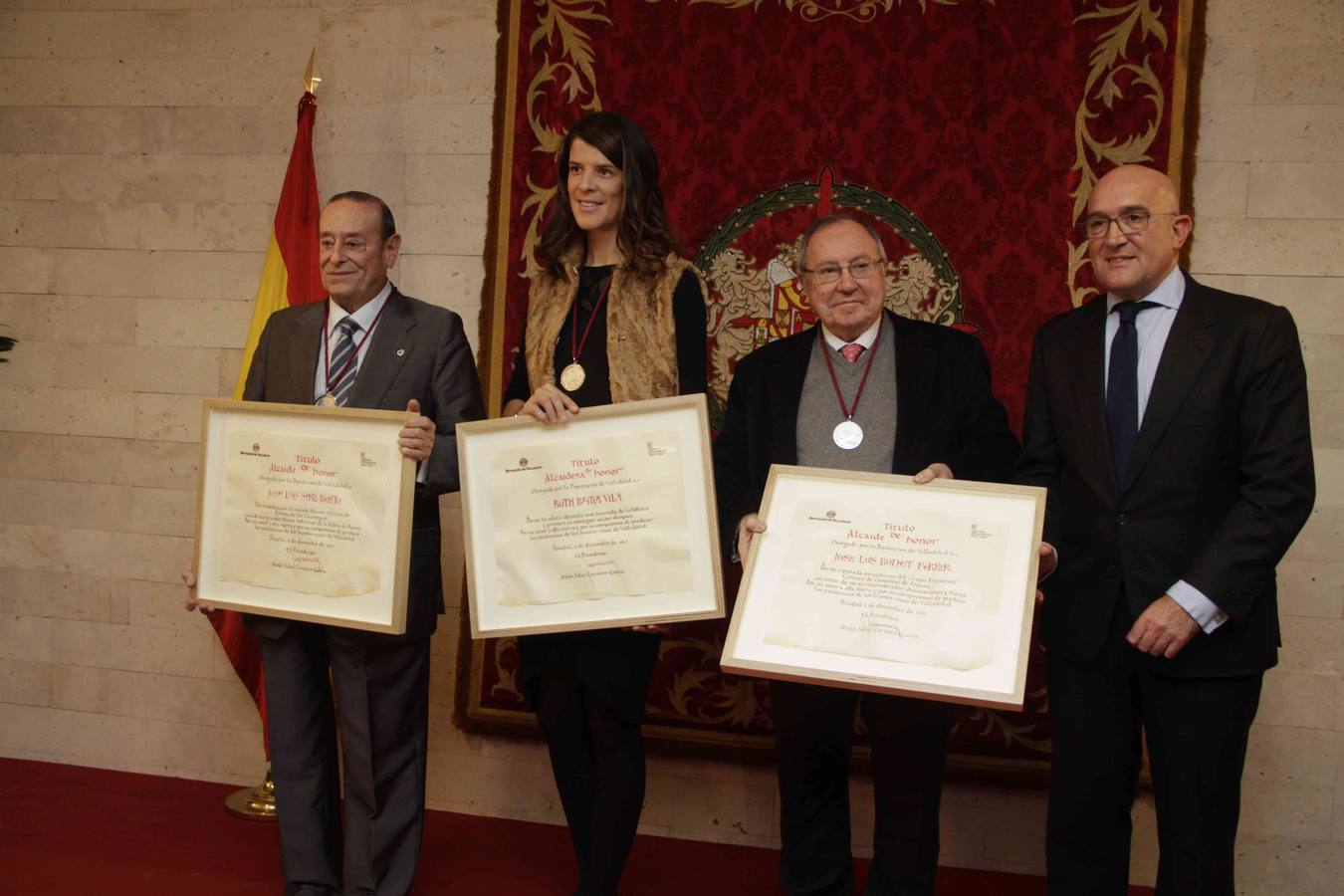 El reconocimiento, que ha congregado a numerosos invitados, ha tenido lugar este mediodía en el castillo de Peñafiel