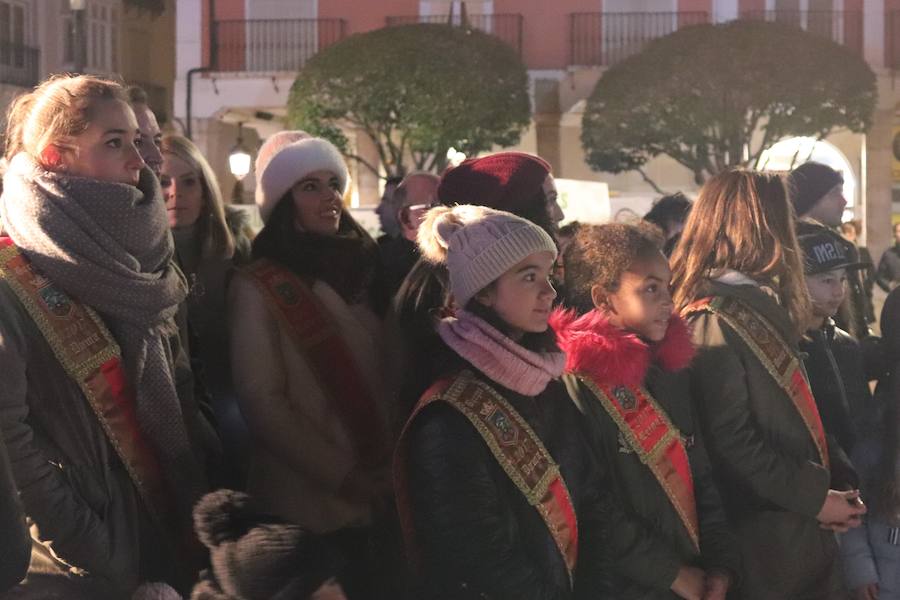 Así luce la Plaza Mayor tras el encendido del árbol