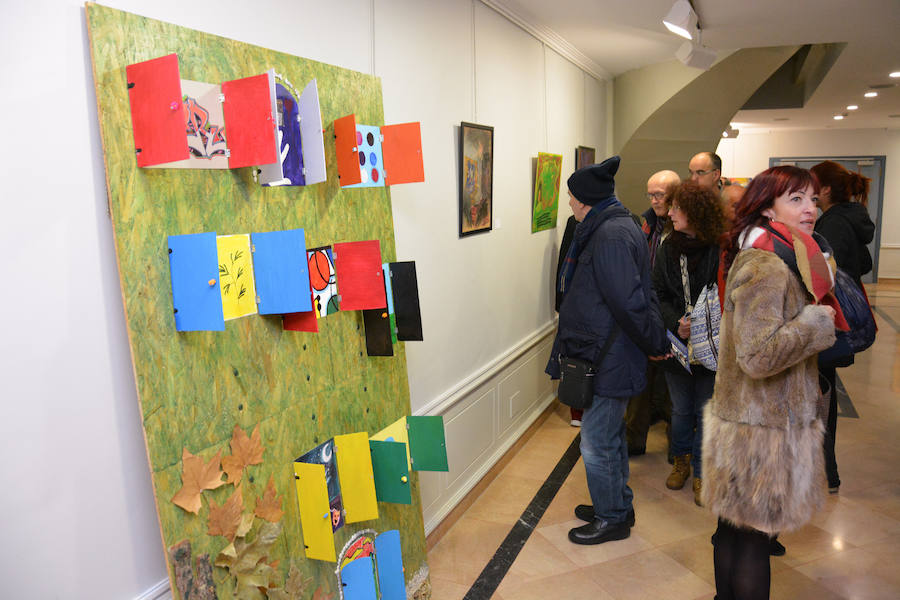 La sala de exposiciones del Teatro Principal acoge hasta el 7 de enero la muestra del VIII Concurso de Pintura 'Puro Arte' de la Asociación Salud Mental de Burgos (Prosame)