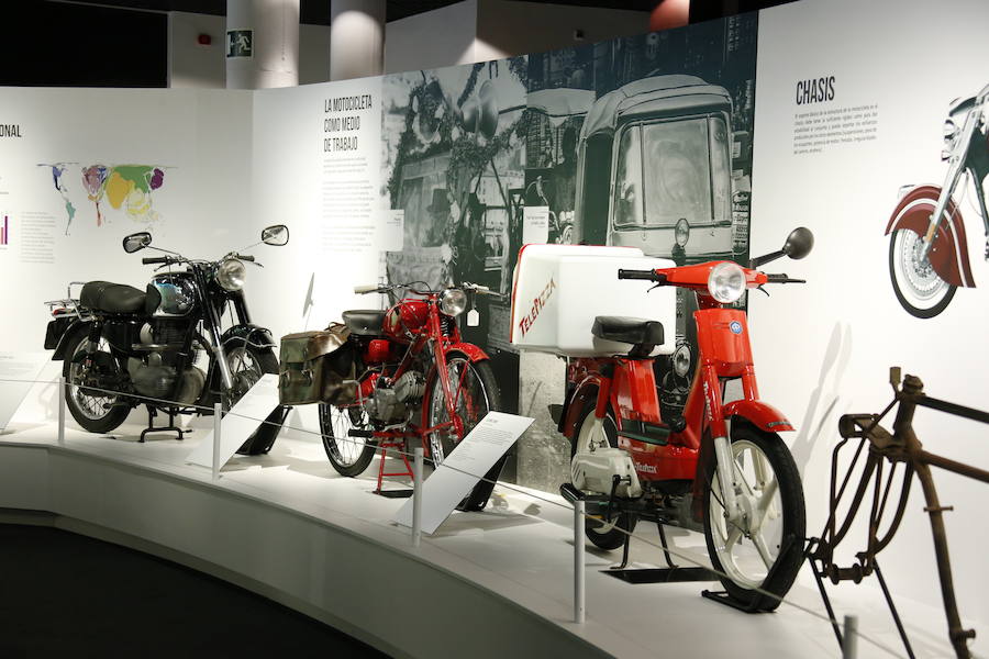 El Museo Nacional de Ciencia y Tecnología de España (MUNCYT) conjuga la astronomía y el mundo del motociclismo en 'Universo Moto', exposición de más de 90 piezas que abre sus puertas este sábado 23 de diciembre.