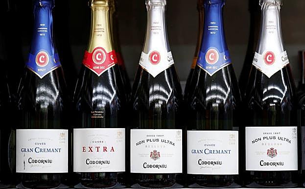 Varias botellas de cava Codorníu, en un supermercado de Barcelona.