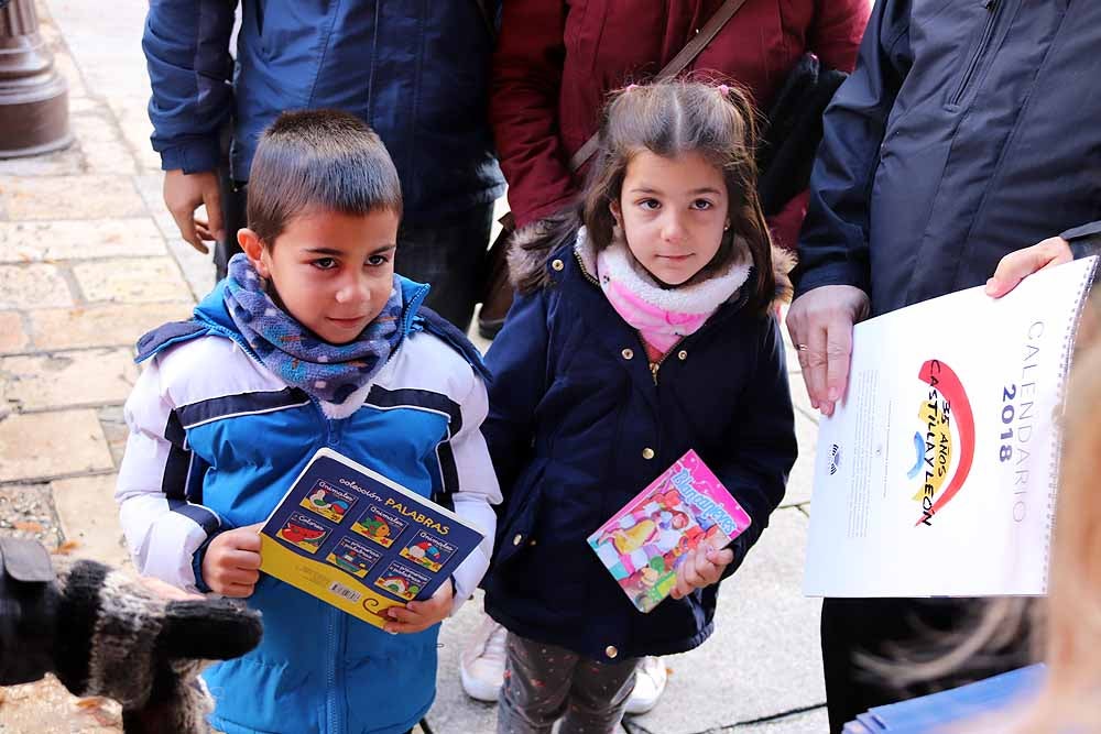 Los burgaleses entregan un juguete a Cruz Roja