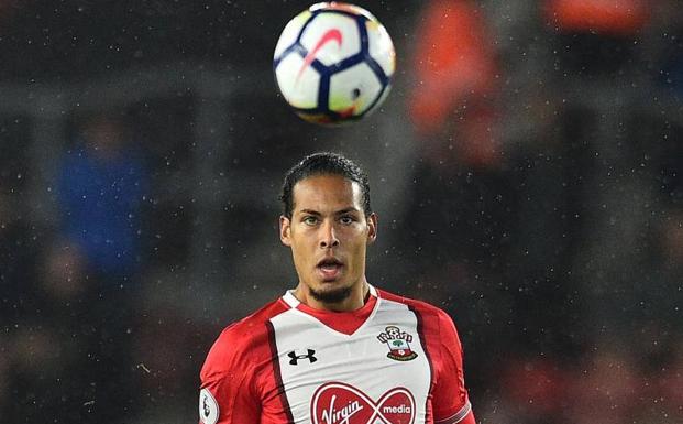 Virgil van Dijk, defensa holandés todavía con la camiseta del Southampton. 