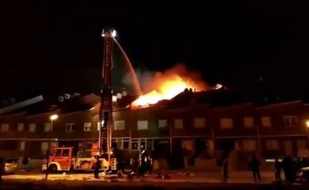 Incendio de varios chalets en Cigales.