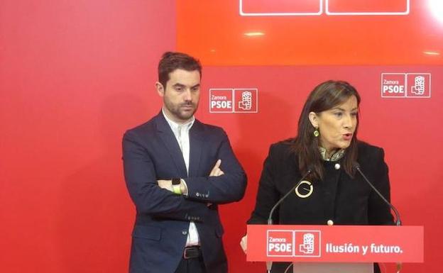 Antidio Fagúndez y Ana Sánchez, en la sede del PSOE de Zamora.