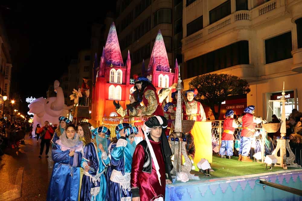 La Cabalgata de Reyes ha hecho las delicias de grandes y pequeños