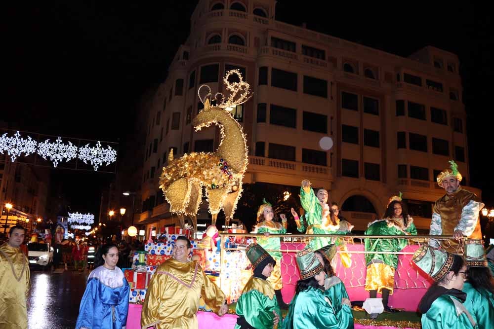 La Cabalgata de Reyes ha hecho las delicias de grandes y pequeños