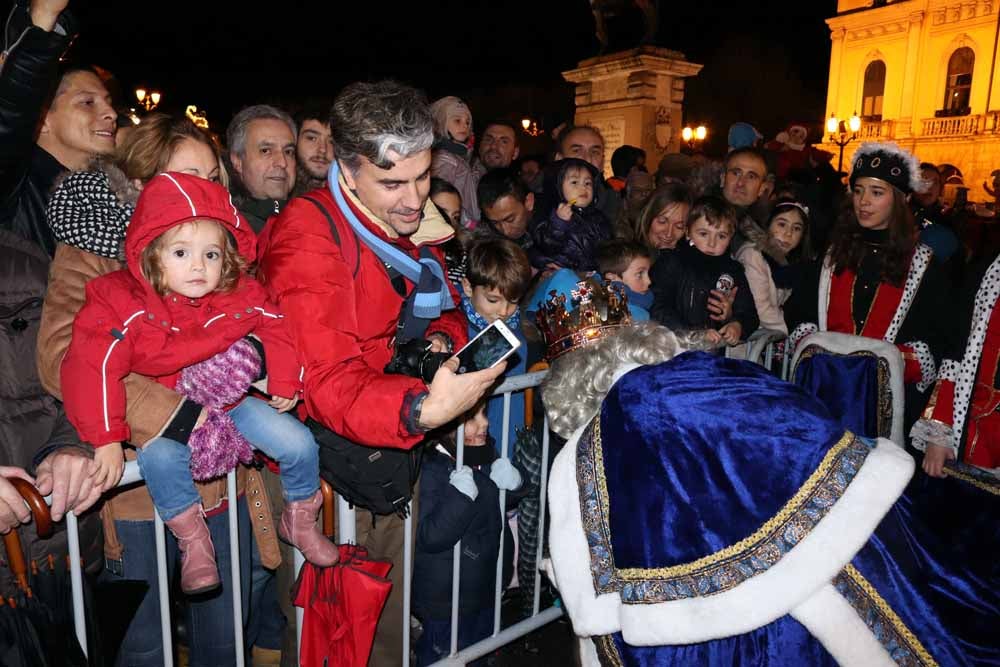 La Cabalgata de Reyes ha hecho las delicias de grandes y pequeños