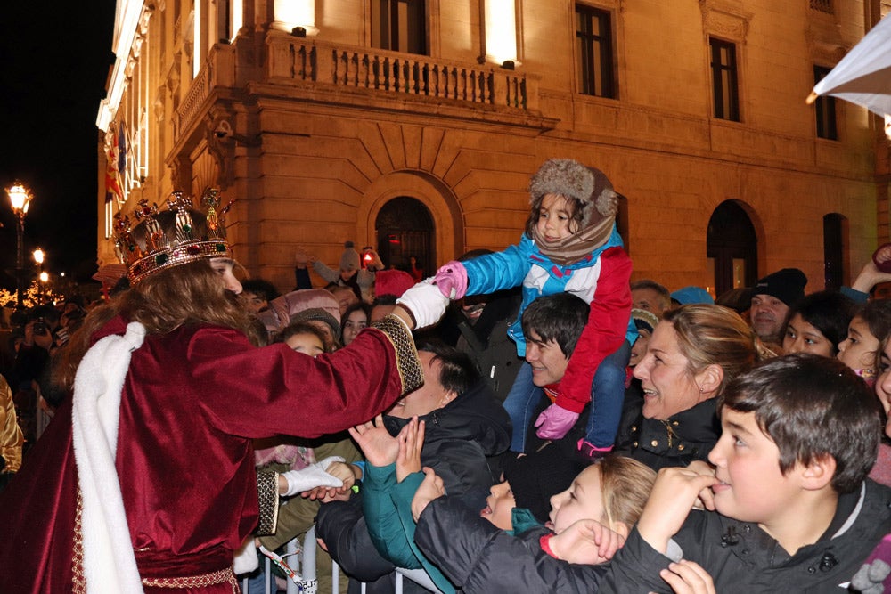 La Cabalgata de Reyes ha hecho las delicias de grandes y pequeños